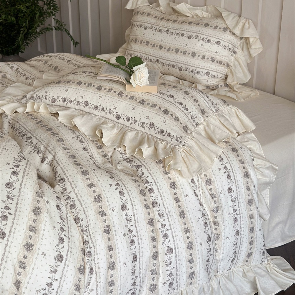 Romantic rose print French retro A Class all-cotton double-layer yarn four-piece set pure cotton retro lace duvet cover bed sheet details Picture