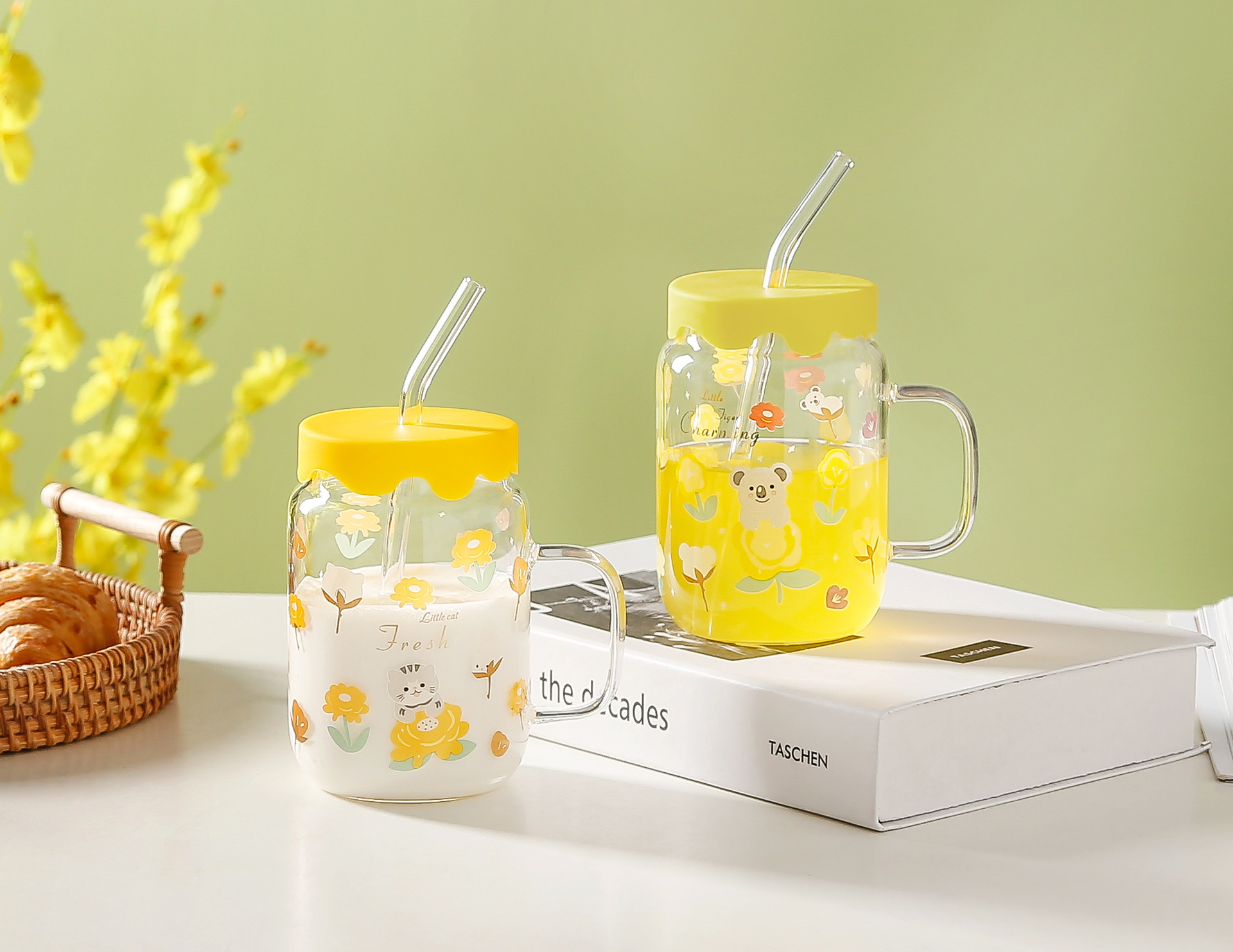 Cartoon water cup, high-temperature resistant, large-capacity cup, high appearance level, internet-famous glass cup, ins style, covered with a straw, water cup details Picture