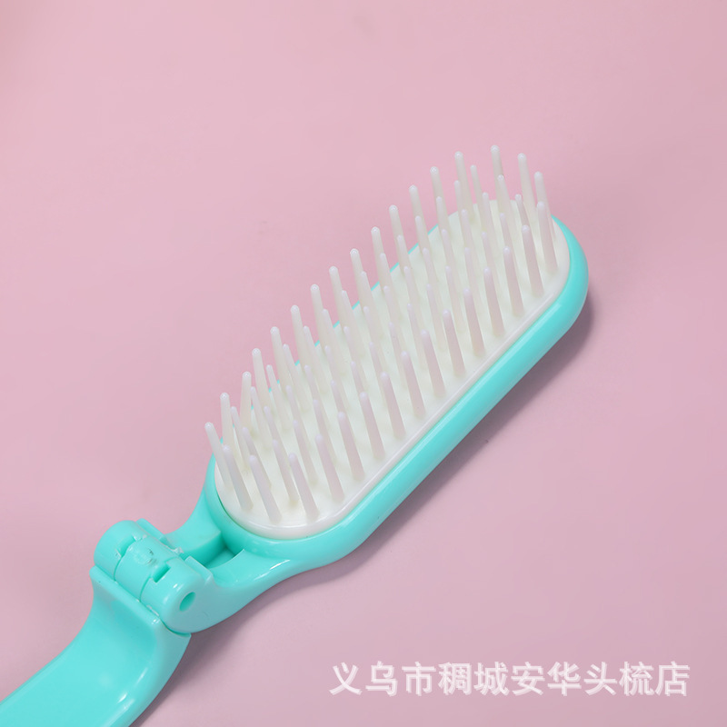 Spot New Portable Pocket Soft Teeth Portable Comb Creative Hair Folding Straight Curly Hair Dual Use Comb Wholesale Application Scenario