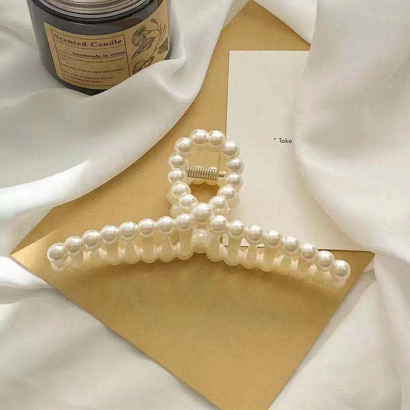Explosive Temperament Pearl Grab Clip Women's Summer Advanced Sense Large Hair Clip Korean Shark Clip Back Head Clip Headdress Application Scenario