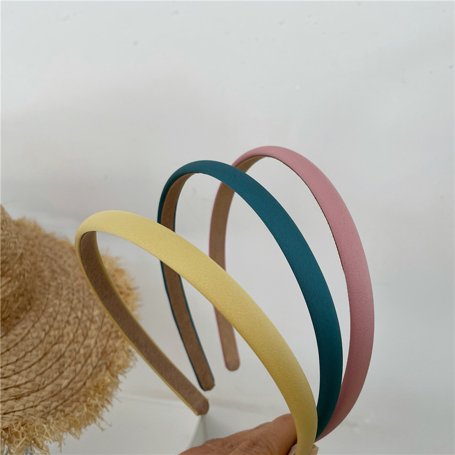 Solid-color fine fabric hair band with a simple and elegant style, candy-colored fresh and sweet hair clip for going out, Korean-style hair accessory Specification image