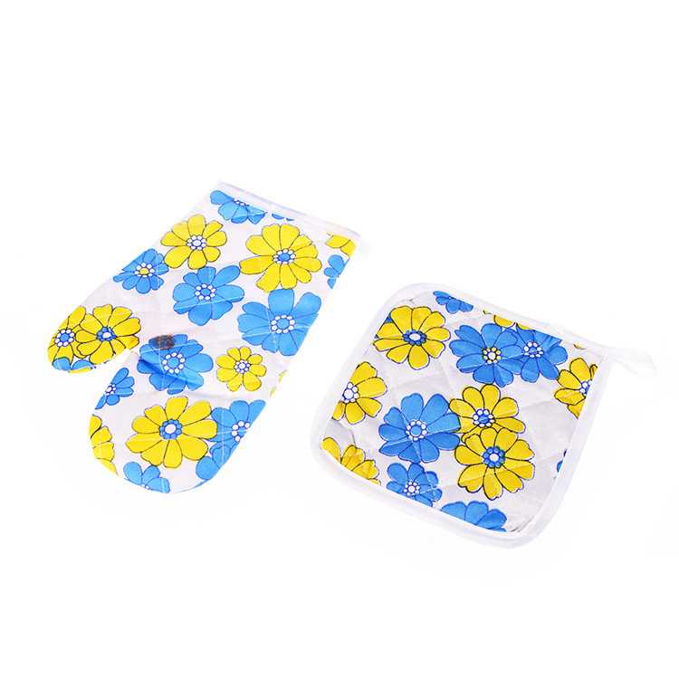 【 Chi Jia 】 Microwave Oven heat-resistant and heat-insulating gloves and pads Two-piece set, Polyester printed baking gloves, electrical appliance Gift Item Picture