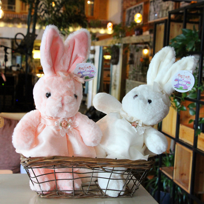 卫衣兔毛绒玩/穿衣兔子产品图