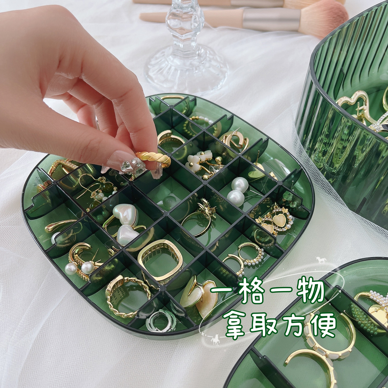 简约透明首饰细节图