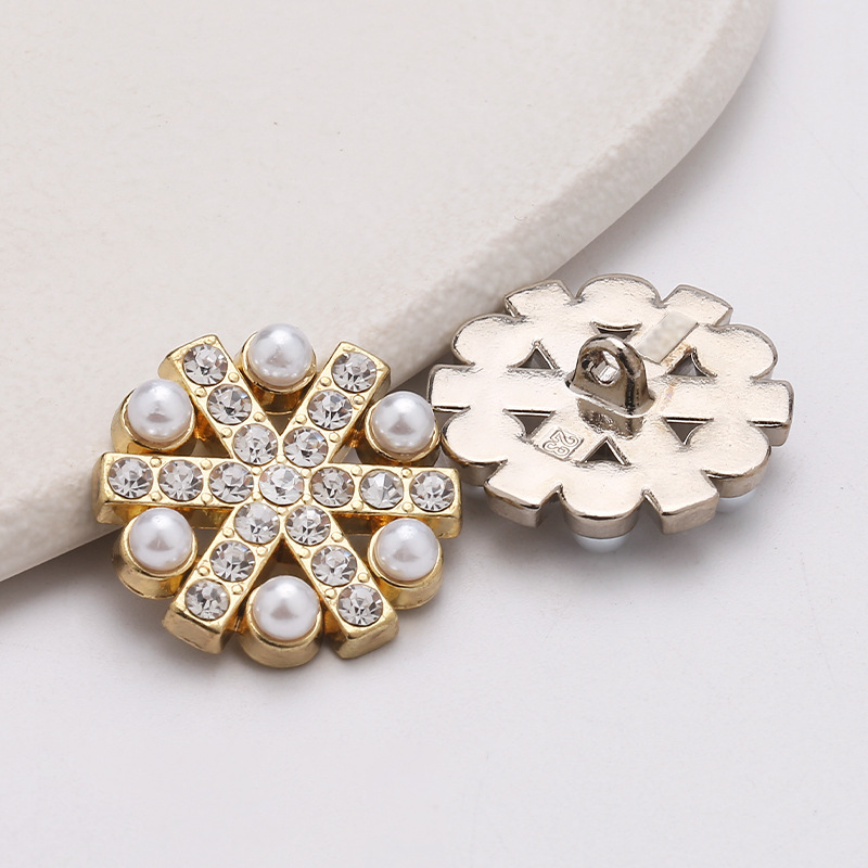 Wholesale metal rhinestone buttons for women's overcoats and windbreakers, small chanel-style hand-sewn buttons for sweaters, decorative round alloy buttons Specification image