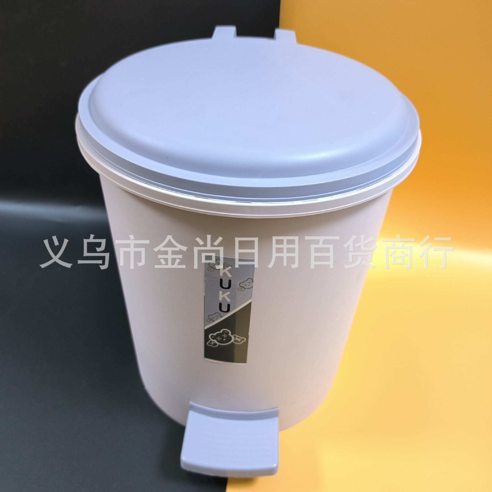 Round plastic trash can, simple pedal trash can, household large-capacity pedal garbage bin with lid details Picture