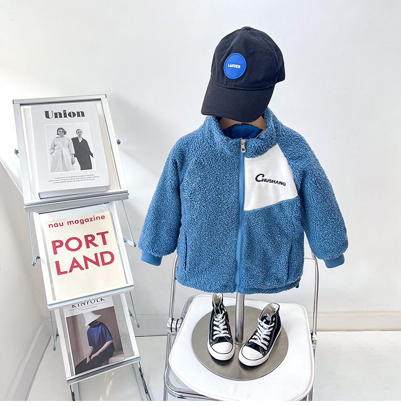 This is a new Korean-style children's warm coat for both men and women, featuring a stylish and lightweight cotton-padded jacket made of lambskin fleece for kids Application Scenario