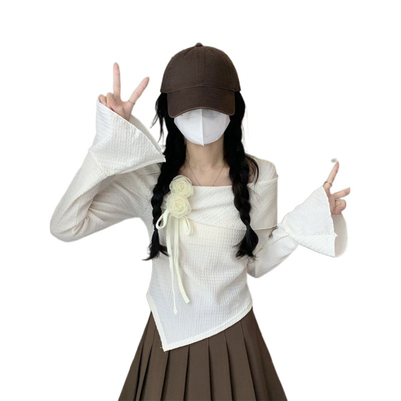 Korean style fashionable and elegant autumn new women's wear, beautiful design sense, slim and irregular long-sleeved short top Item Picture