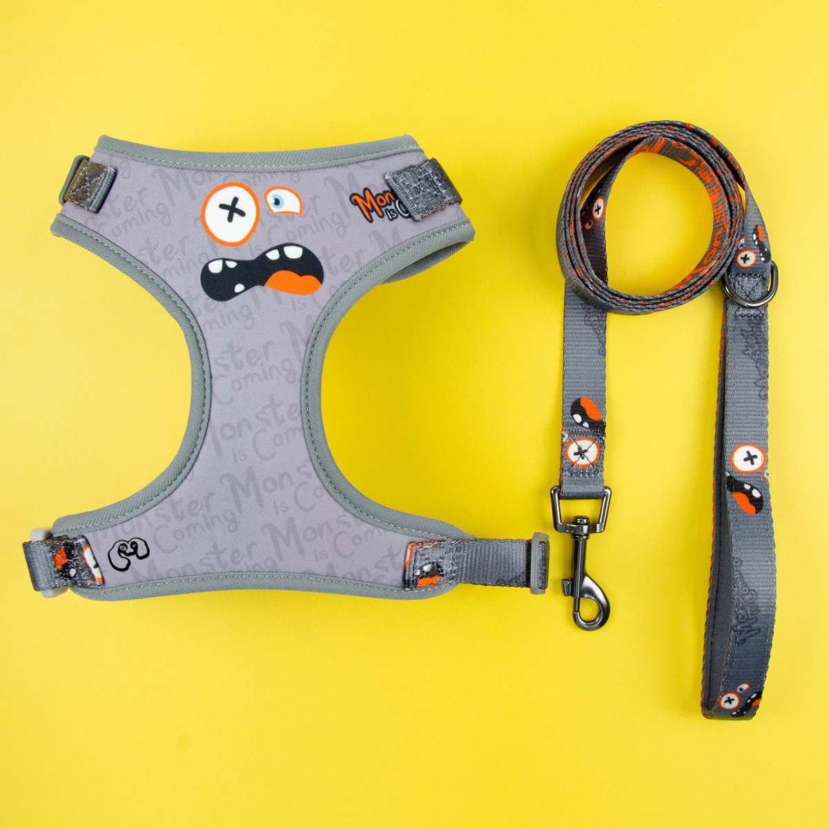 Cross-border factory direct delivery of pet gift leashes for chest and back, new fashionable outfits, essential Halloween gifts for travel Application Scenario