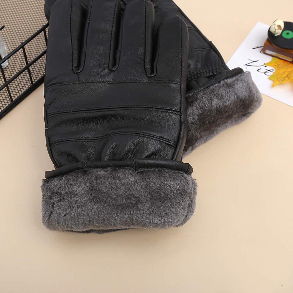 Thick genuine leather gloves for men in autumn and winter, outdoor skiing and cycling warm and windproof gloves, and genuine sheepskin spliced gloves Application Scenario