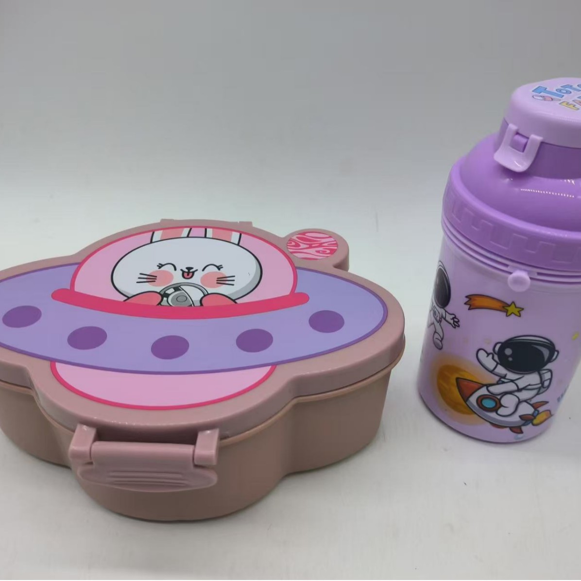 Wholesale of new creative cartoon cute children's water bottles, bento boxes, lunch boxes, water cups, cartoon lunch boxes and fruit boxes full figure