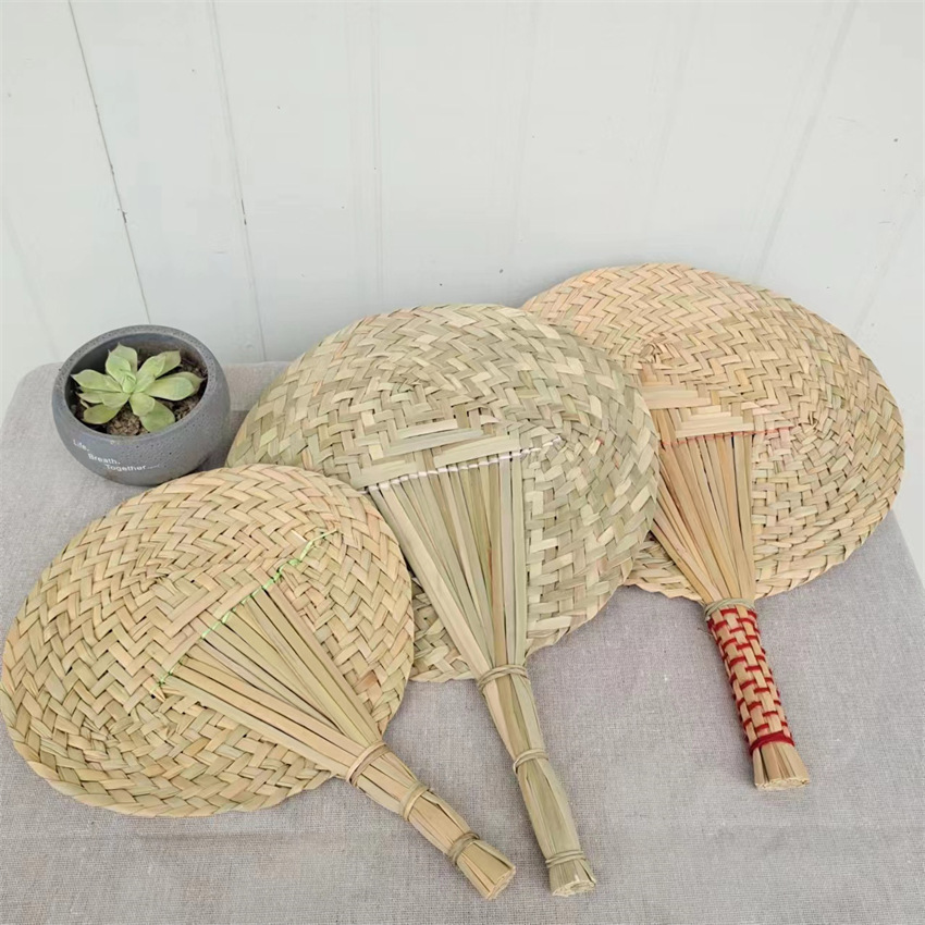 Stalk straw craft fan fan braided grass shade of cattail leaf fan hand banana stalk the old fan in summer full figure