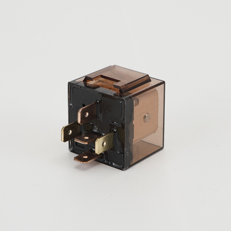 汽车继电器实物图