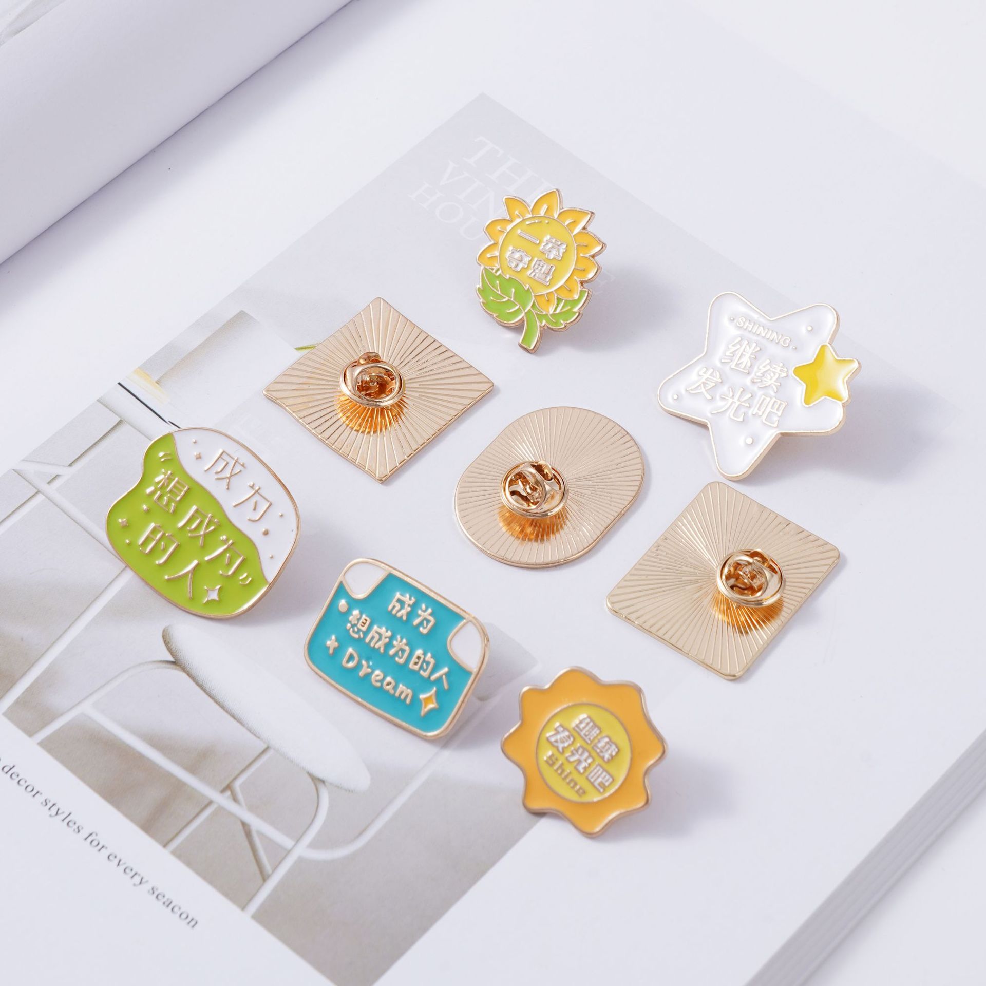 Factory Direct Sales Graduation Season, College Entrance Examination Blessing Language Won The Title In One Stroke Plaque Commemorative Student Badge Alloy Accessories Application Scenario