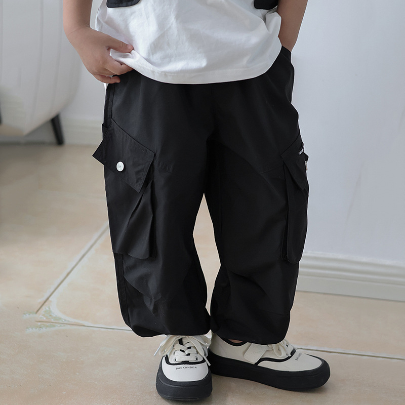 2024 Summer children's clothing for boys, three-dimensional pocket children's workwear pants, Spring and summer thin boys' casual mosquito-proof pants details Picture