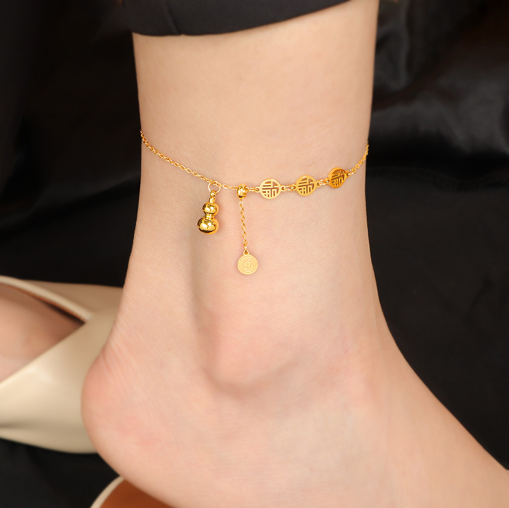 New Chinese-style "Fu" character gourd foot chain for women 2025, a bestseller with a light luxury design and a stylish summer foot chain Application Scenario