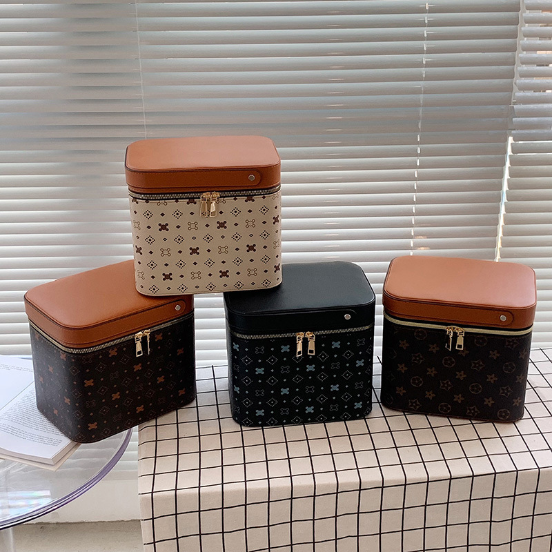 Cosmetic Bag Women's Convenient Large Capacity Large Cosmetic Case Portable Layer Multifunctional Cosmetic Storage Box Home Box Application Scenario