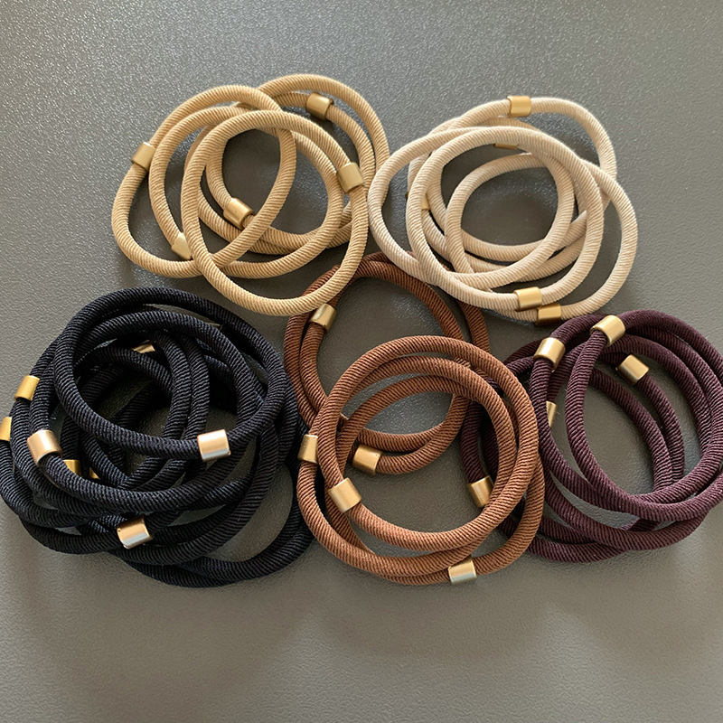 Thick, durable, threaded gold buckle leather band with high elasticity, daily basic hair tie, ponytail hair tie as a base hair tie Application Scenario