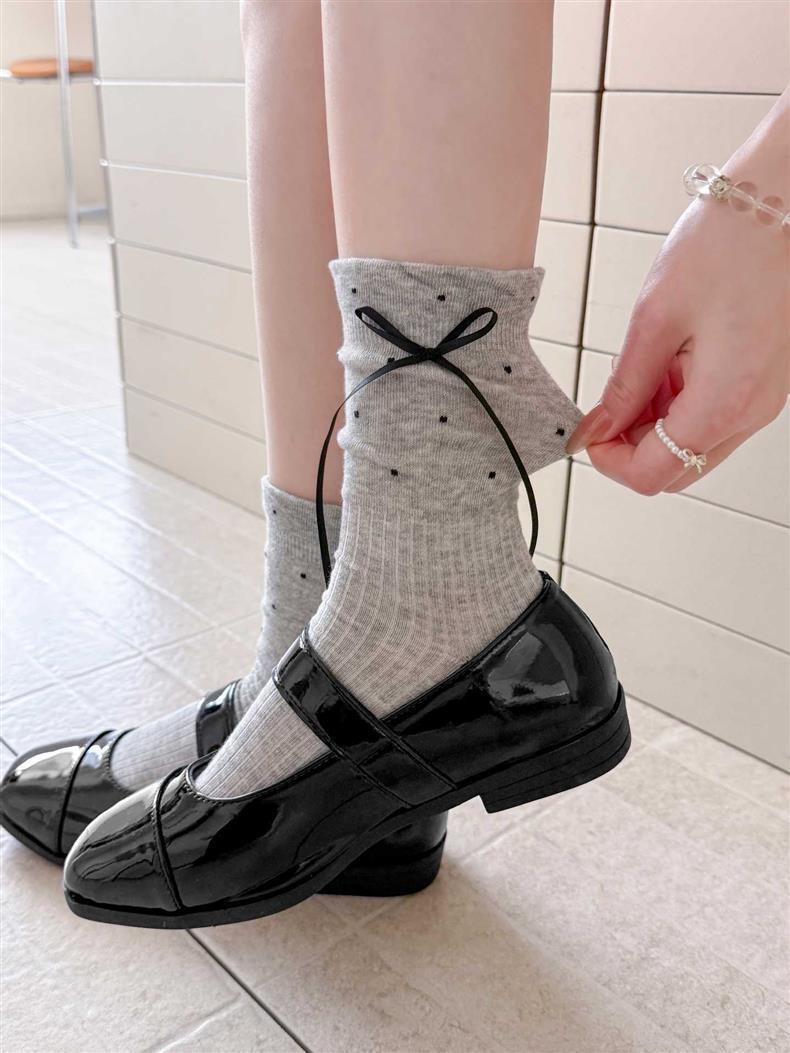 Calcetines stand one piece daihair nuevos calcetines de encaje daihair heap heap calcetines para mujeres estilo de pasarelas de nicho letras medias medias dongdaemun calcetines de moda one piece daihair pic 13