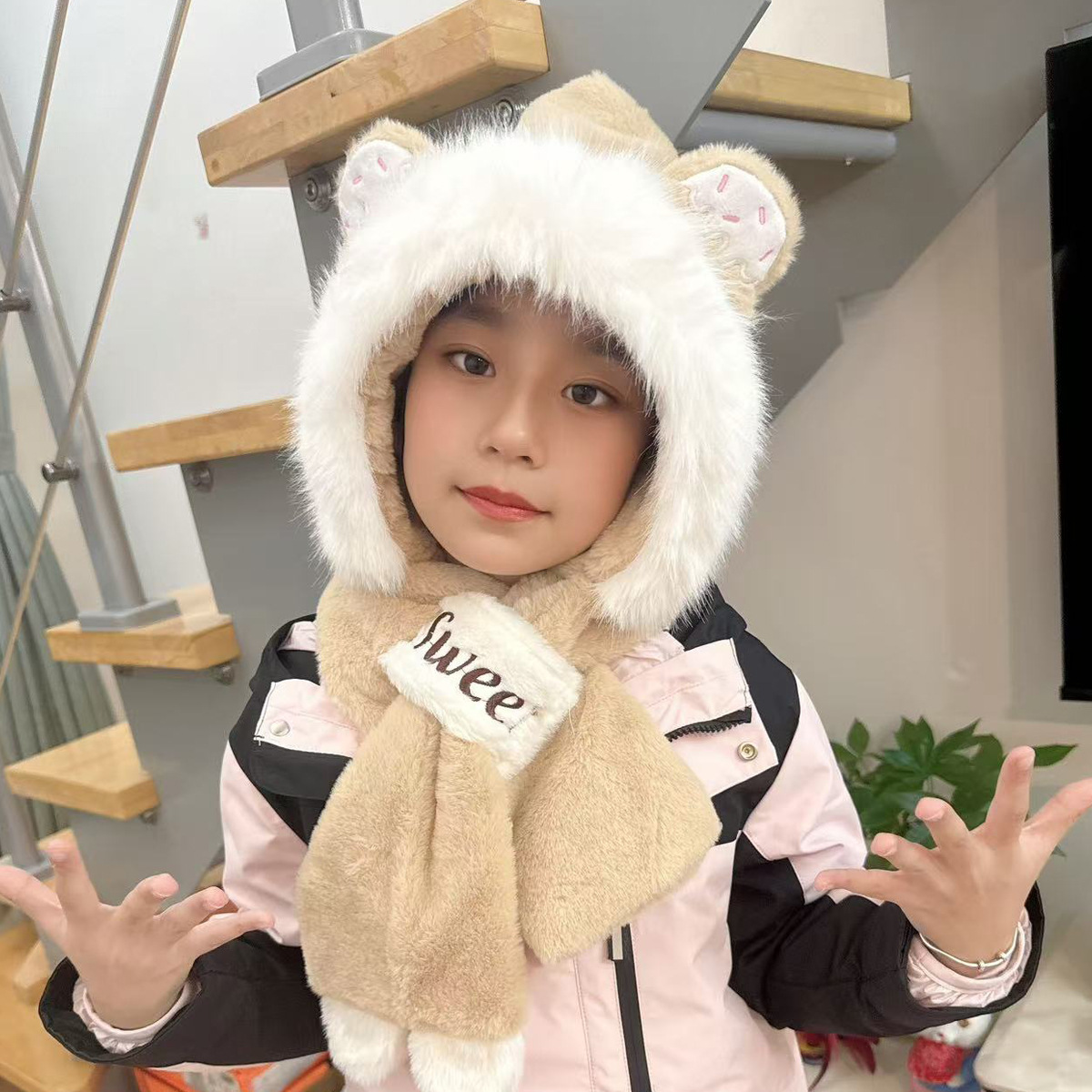 The 2024 winter hat for boys, girls and children features a cute teddy bear plush hat and scarf in one piece, providing warmth and warmth with thickened design details Picture