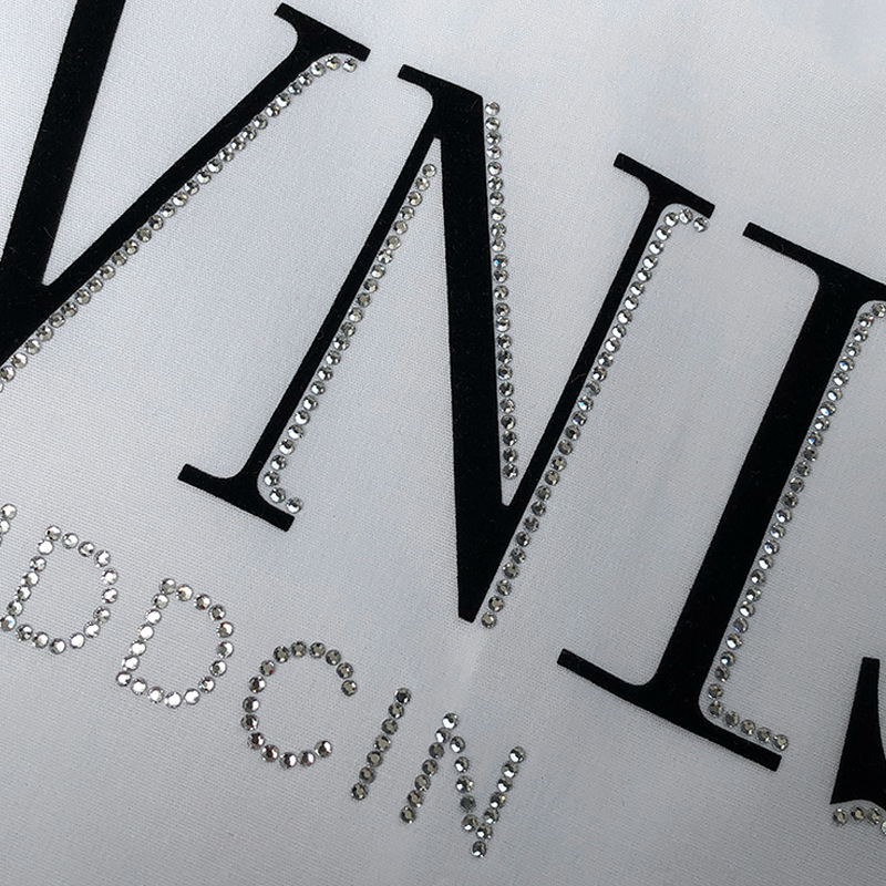 A high-end European cotton short-sleeved shirt with slimming embroidery from a trendy brand, a light luxury summer casual and versatile shirt for men Application Scenario