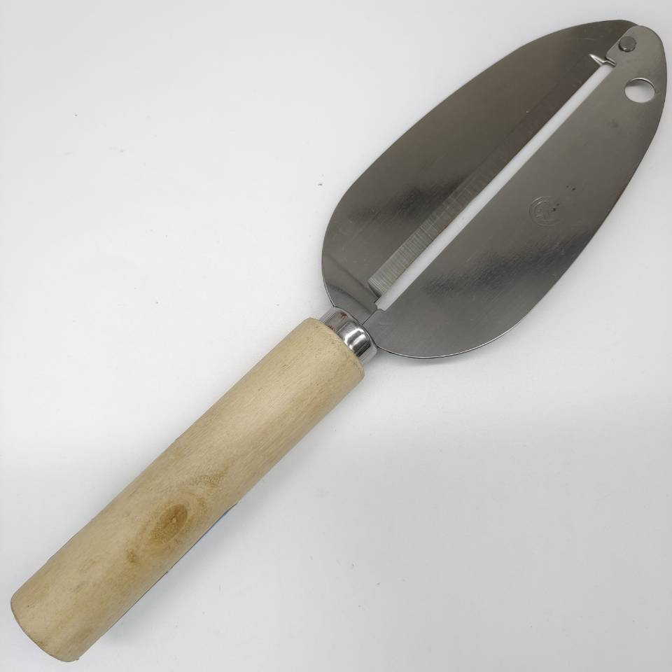 Leaf-shaped sugarcane peeler, wooden-handled sugarcane knife, stainless steel peeler, fruit peeler, hardware knives Application Scenario