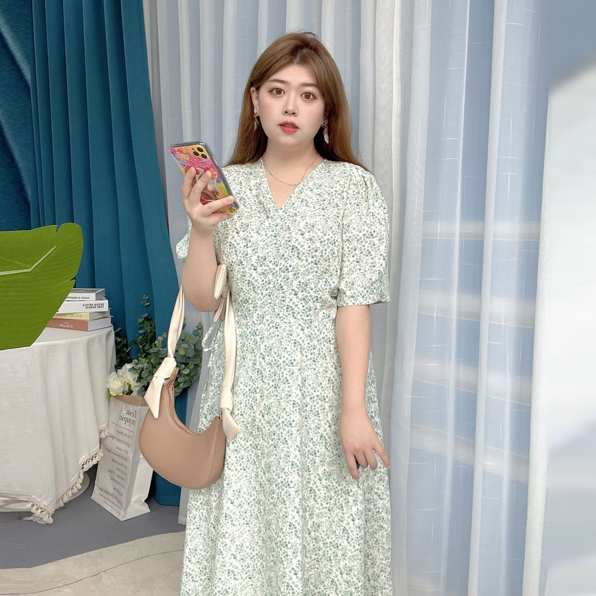 French floral print dress for women, V-neck one-piece tie slimming dress for women Application Scenario