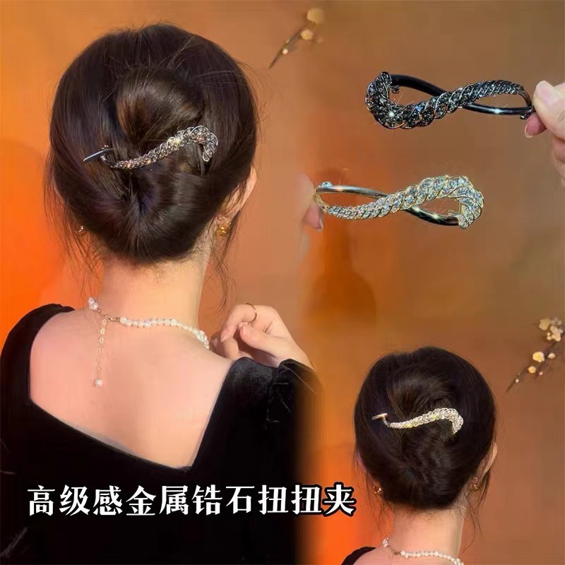 New exquisite water diamond twist one-shoulder clip with Chinese style and trend, Korean version of the back of the head, updo hair clip, hair clip, women's accessory, wholesale hair accessory for women