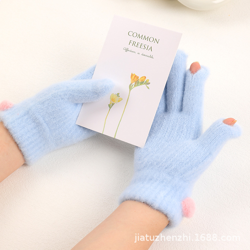Winter gloves for girls, thickened with fleece, five-fingered, cute knitted cold-proof cycling gloves with touch screen for warmth Application Scenario