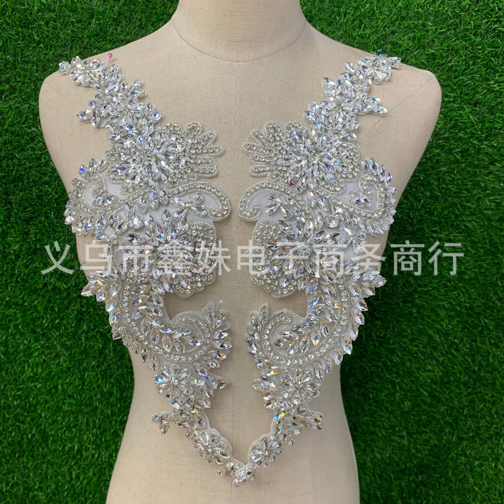 Vidrio industrial pesado taladro de encaje tridimensional contra flores vestido de novia accesorios Specification image