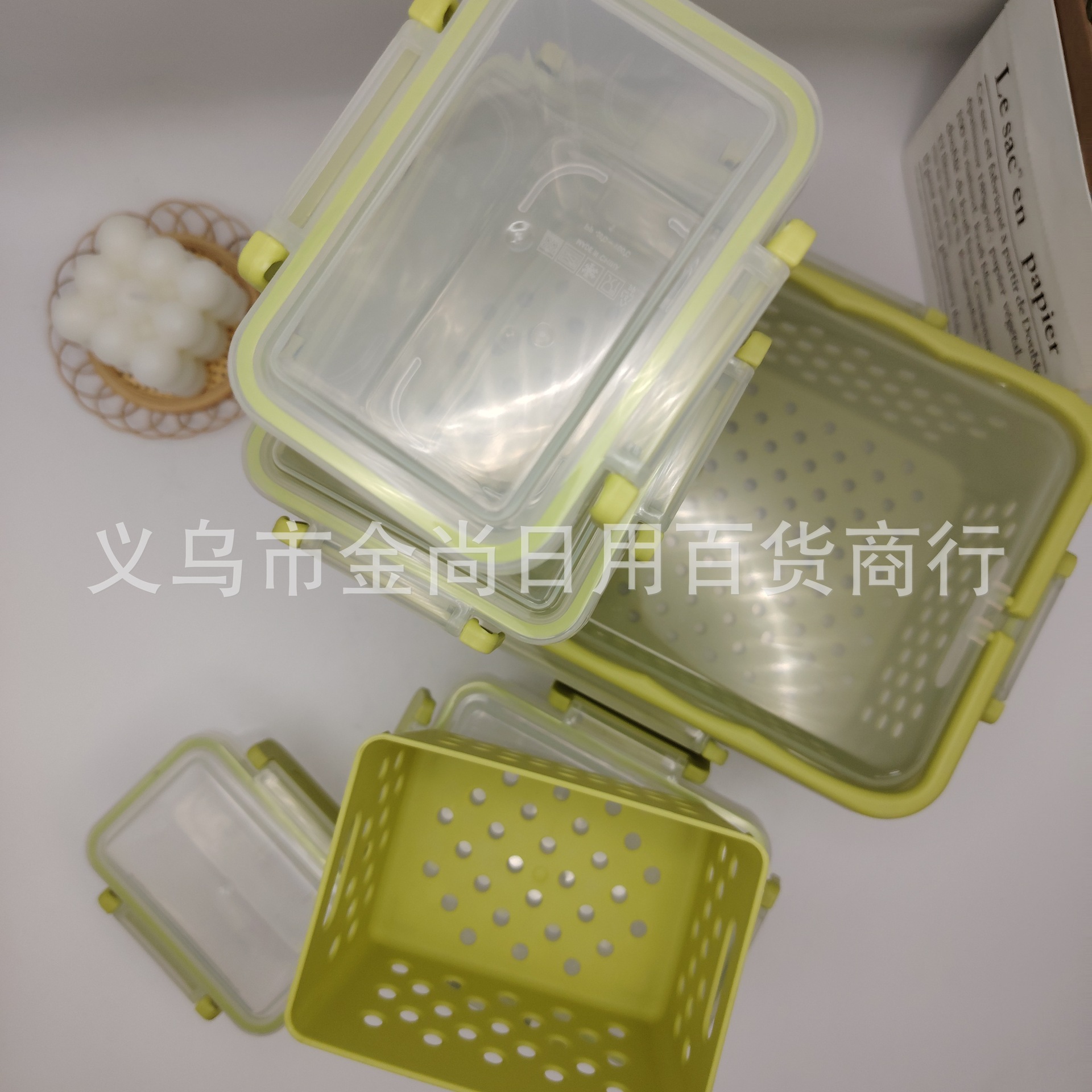 Refrigerator storage box, large-capacity frozen draining fruit and vegetable sealed box, food-grade outdoor portable hand-held food preservation box Application Scenario