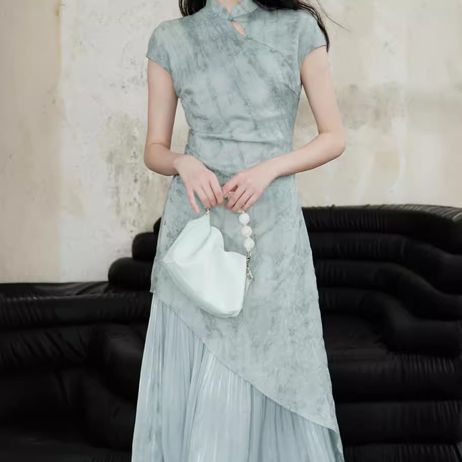 The new Chinese-style Tencel jacquard jacquard cheongsam dress for women in 2025, with a strong sense of design, is now available on Chunshan details Picture