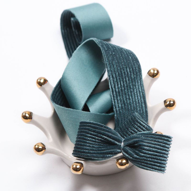 Single-sided soft Chenille vertical corduroy ribbon, DIY flower tie, colorful ribbon, gift packaging ribbon, striped webbing Application Scenario