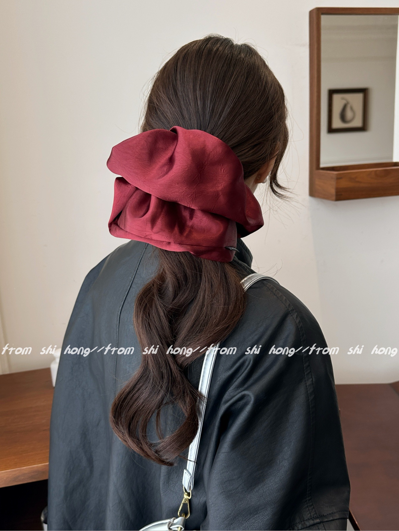 The oversized satin large intestine hair band with a high-end look for women is a new 2025 style bun and low ponytail hair accessory pic 6