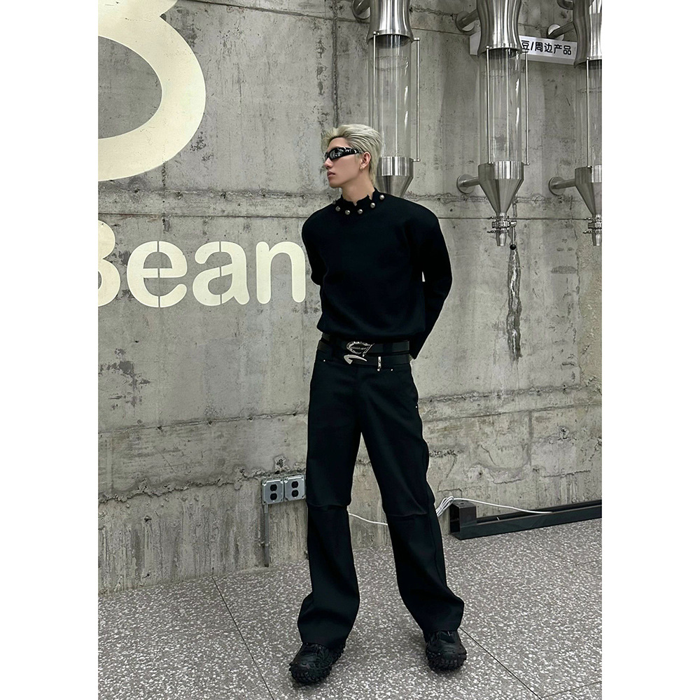 Metal button-decorated loose knitted sweater with a unique design sense, a new American trendy sweater for men in autumn and winter details Picture