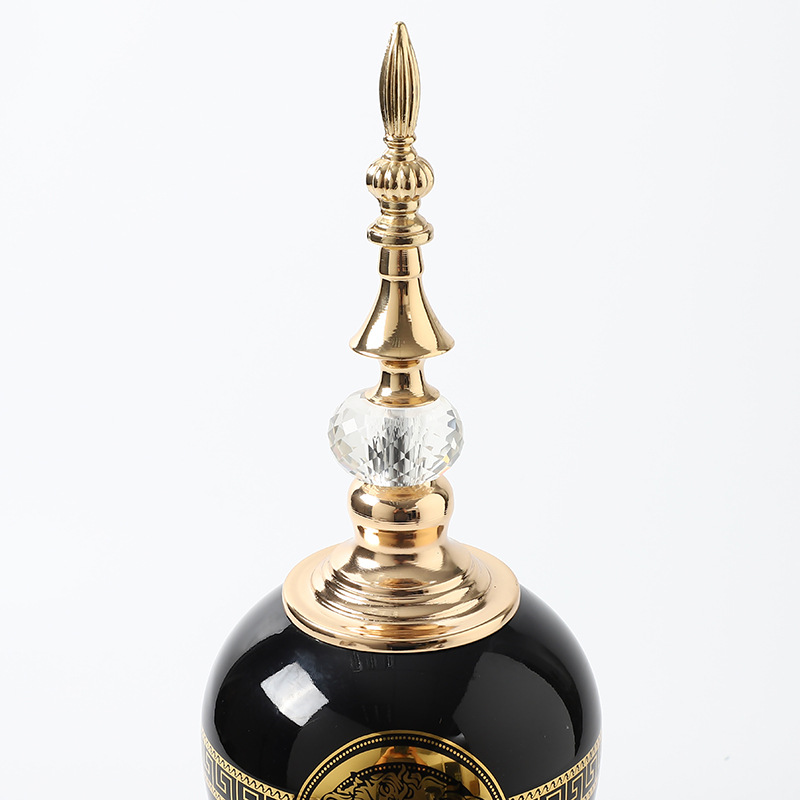 Creative retro ceramic craft products, hotel decorative ornaments, European-style ceramic decorations, classical decorative bottles, candlesticks Application Scenario