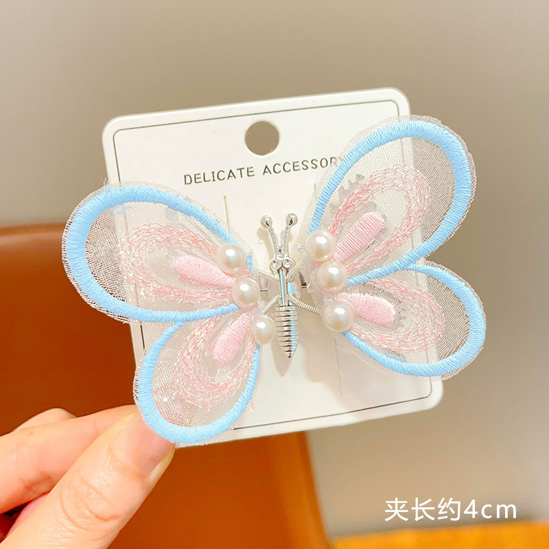 New children's butterfly dynamic hair clips, cute bangs clips for girls, sweet baby hair clips and hair accessories, girls' headwear Application Scenario