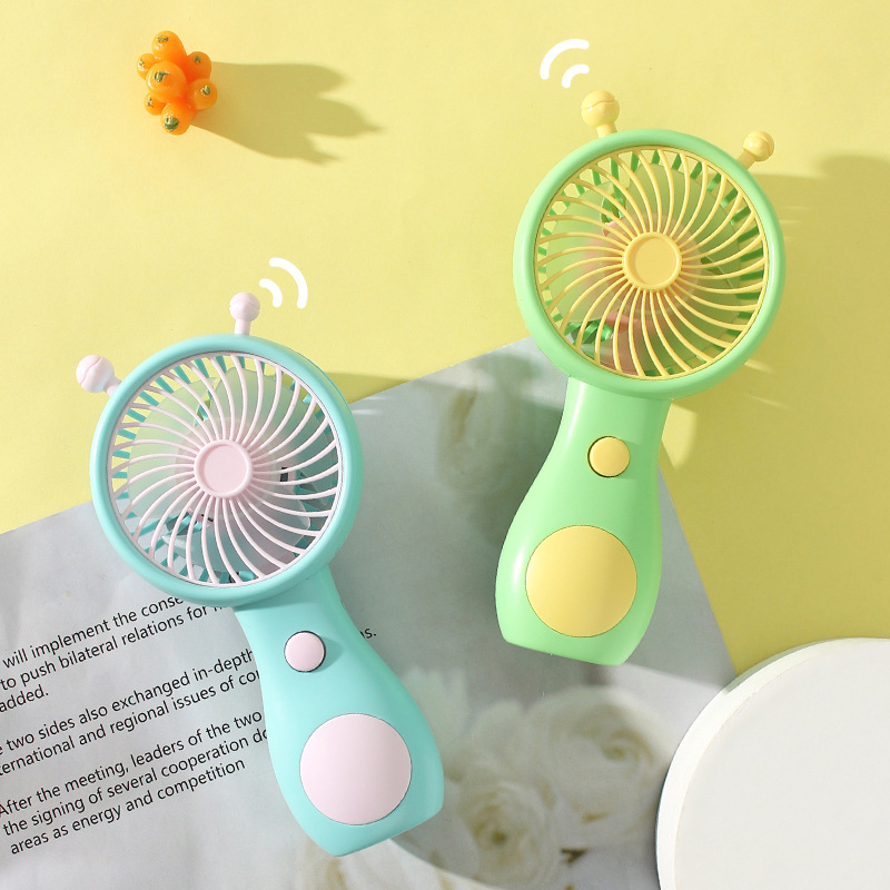 Holding a small snail fan details Picture