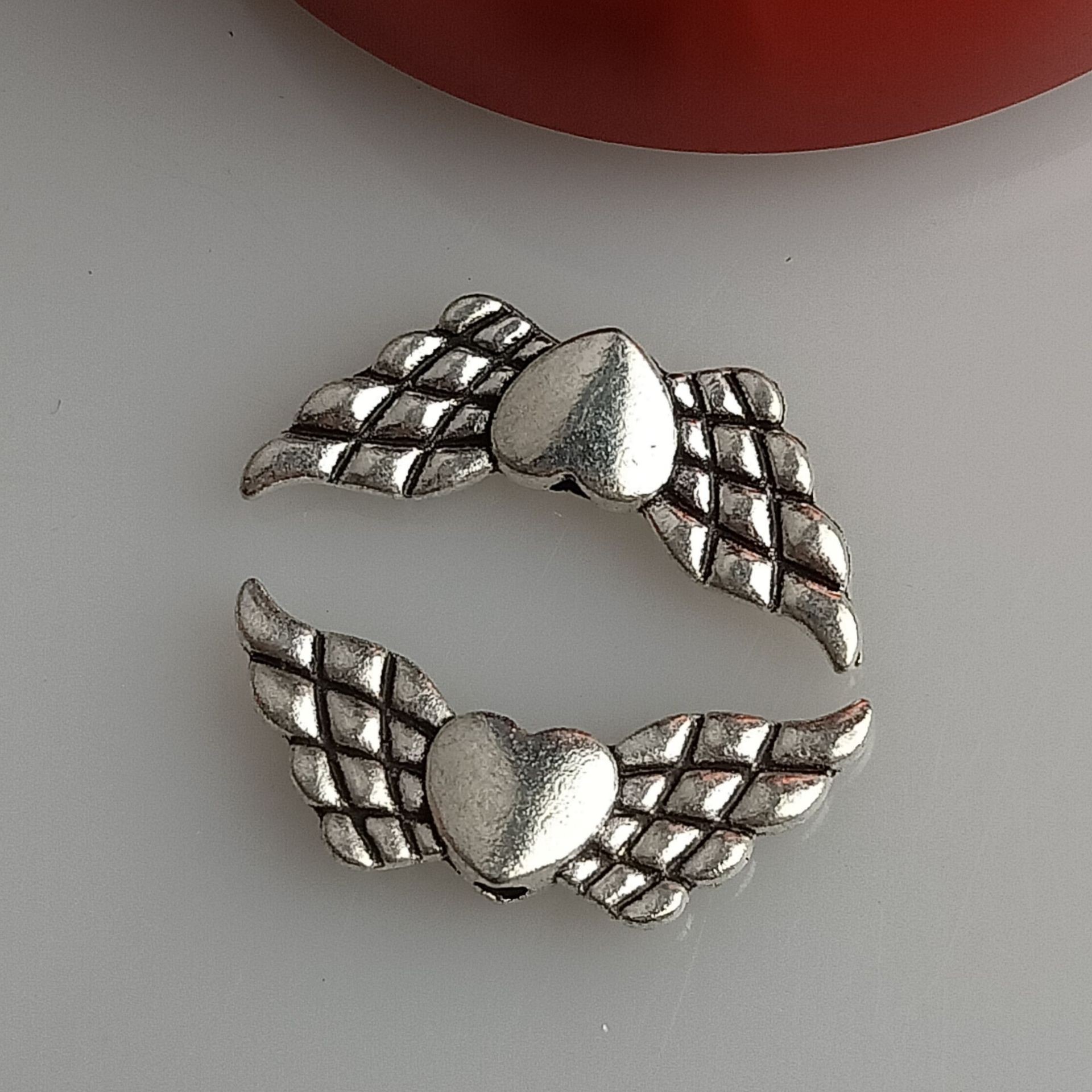 2Mm Aperture Hole Piercing Accessory Connector Bead Love Wings Diy Vintage Style Necklace Accessories Wholesale Application Scenario