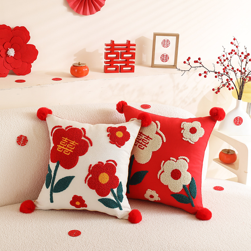 新款婚庆用品婚房装饰客厅沙发一对红色花朵靠枕结婚礼物喜字抱枕图