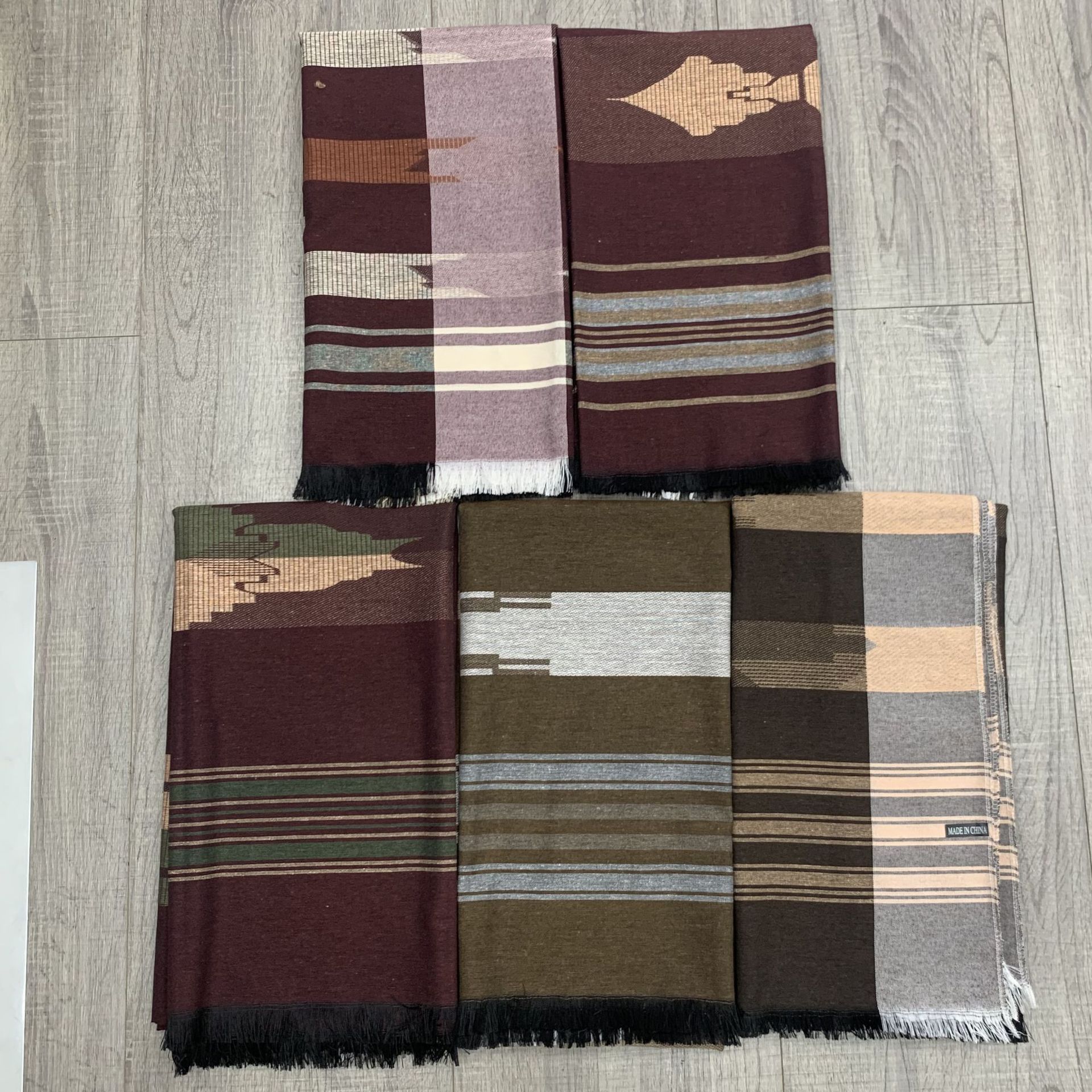 الرجل ذو الوشاح العربي ذو وشاح الماووتر اليمني الممزق بالأمازون عبر الحدود Item Picture