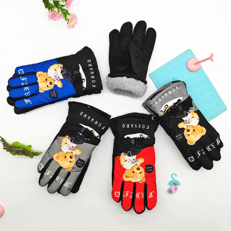 Children's gloves, cartoon warm gloves, children's ski gloves, fleece and thickened, windproof and waterproof for autumn and winter, students Application Scenario