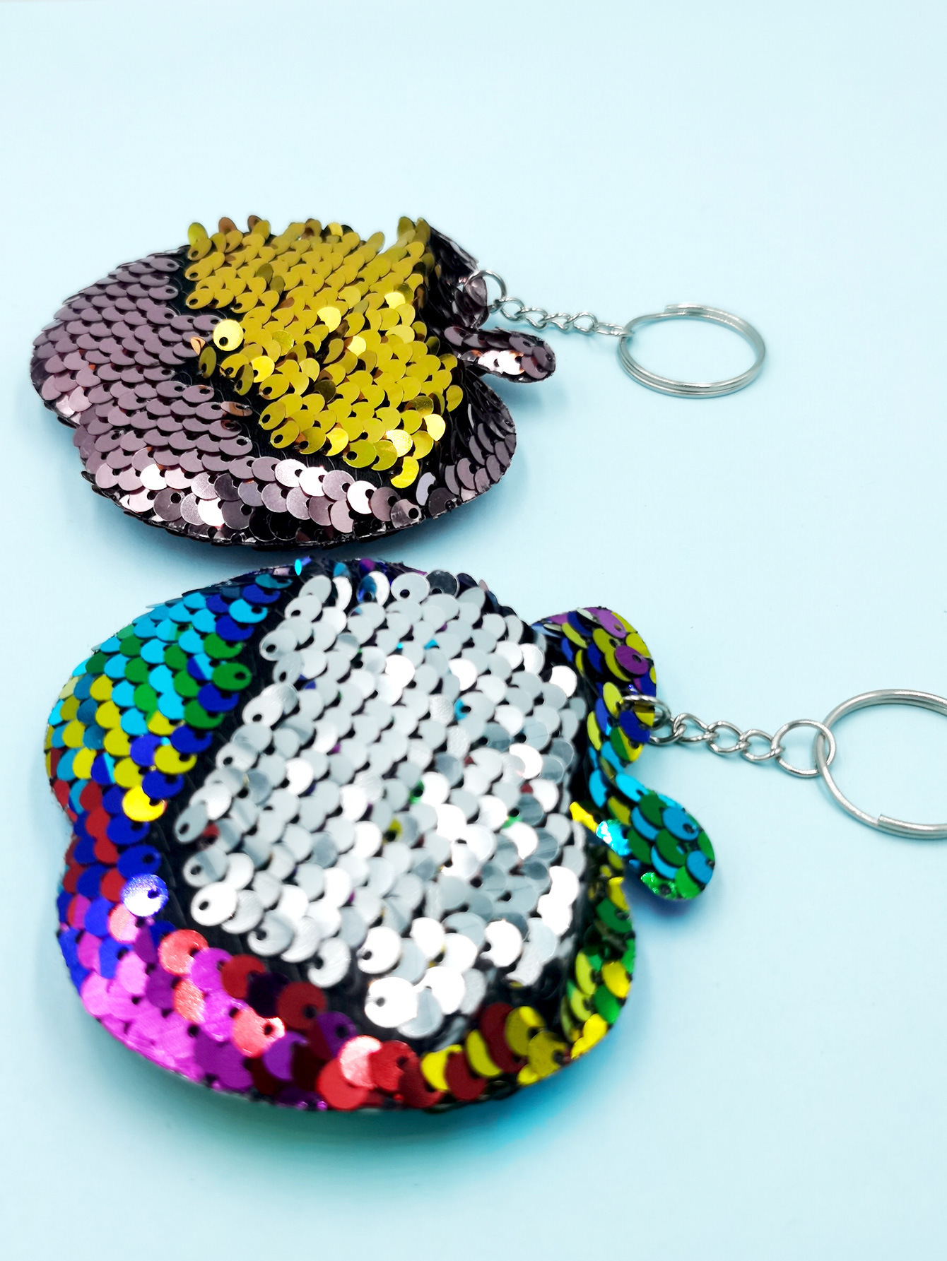 Cross-border set of 6 reflective double-sided flip cover sequined Apple keychains, Apple sequined small pendants and car ornaments Item Picture