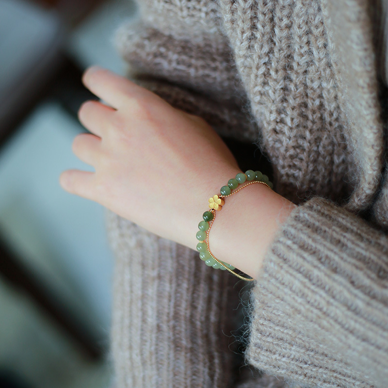 Natural gradient Hetian jade Clear Water Peach Blossom Wish bracelet accessory for girls, a retro white white jewelry bracelet for best friends Specification image