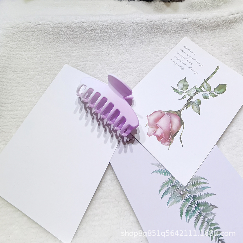 2023 Europe And The United States Simple Atmosphere 9Cm Large Grab Clip Hair Bath Claw Hair Clip Ponytail Clip Hair Accessories Application Scenario