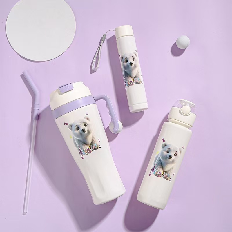 冬季跨境爆款700ML保温杯 小熊图案杯子 跳盖塑料水杯便捷提绳