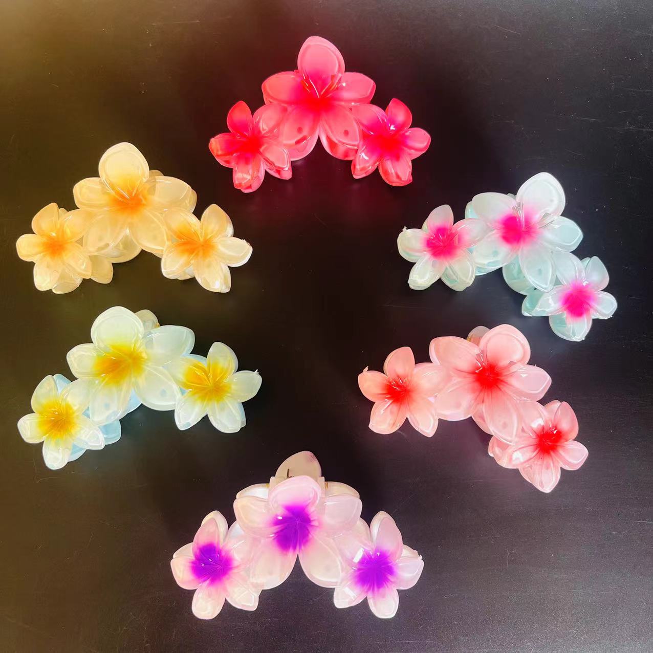 【1-12区】6987喷漆3朵花12/包1200/箱3朵花发夹 紫金花抓夹 彩色抓夹 抓手 塑料发夹 夹子 1元2元批发