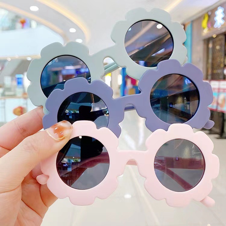 2025 New children's sunglasses, new round frame glasses, sun protection and UV protection, cute flower baby ink details Picture