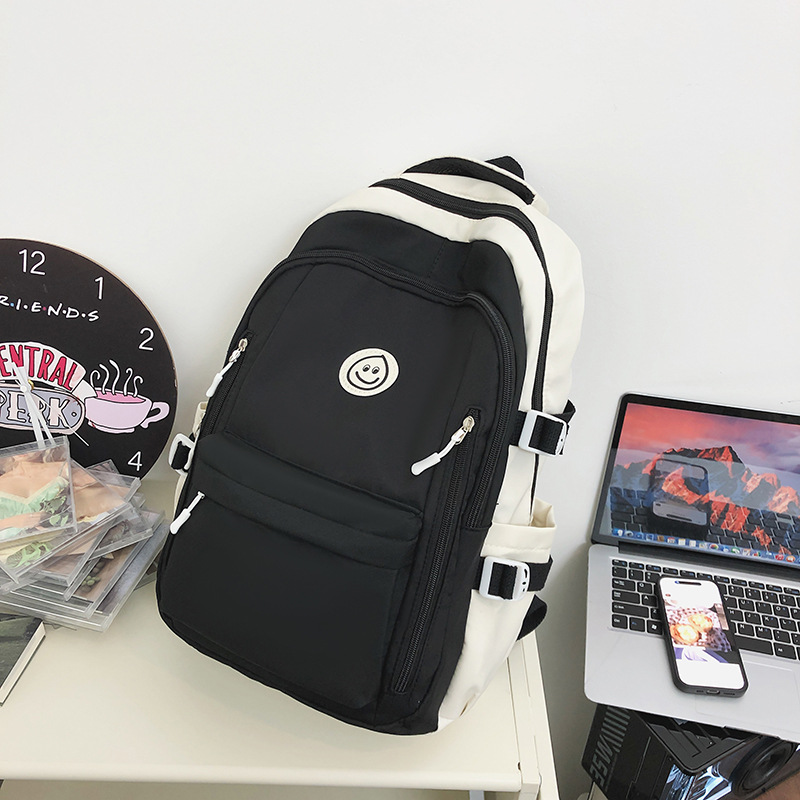 儿童休闲双肩包实物图