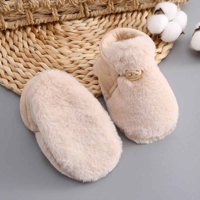 For autumn and winter, wear baby shoes on both sides. Add thick cotton shoe covers. Warm socks and shoes for newborns. Soft-soled shoes for babies won't fall off before walking Specification image